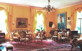 Hotel Toeyrylae Manor